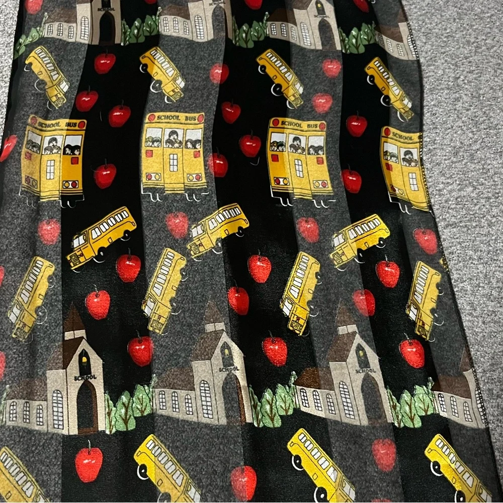 VINTAGE‎ WOMENS SCHOOL TEACHER SCARF